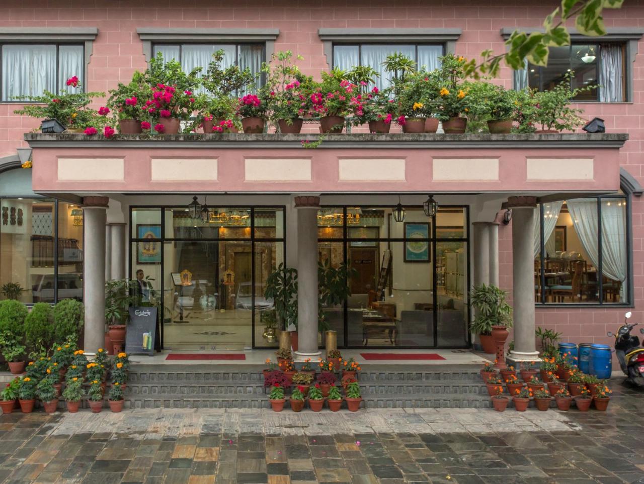 Hotel Le Himalaya Катманду Экстерьер фото